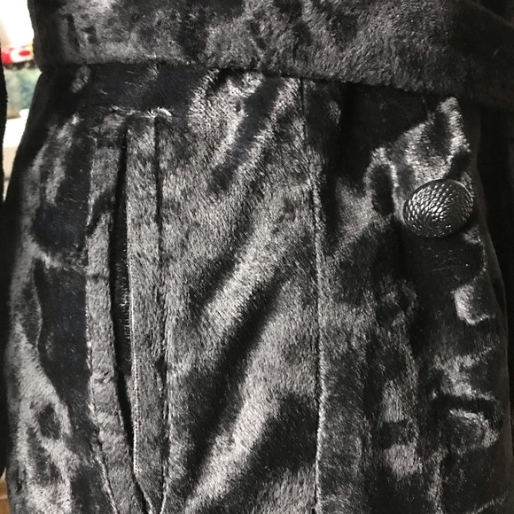 Fabulous Vintage Faux Fur Coat - Picture 9 of 11